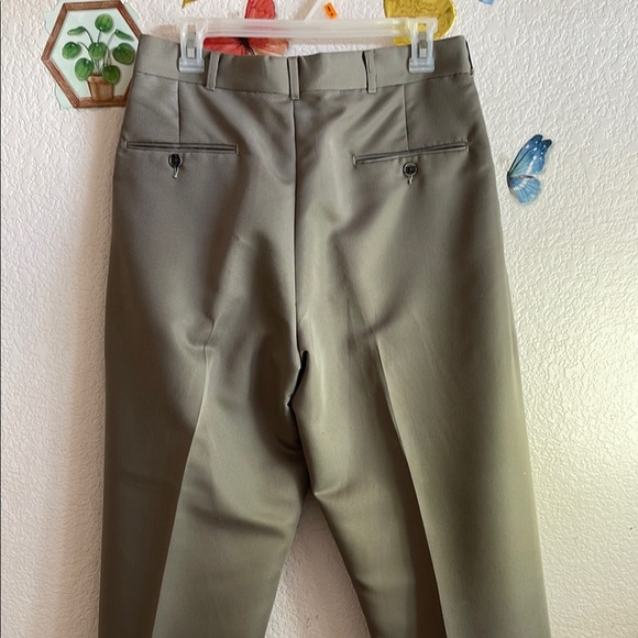 Haggar Green Dress Pants with Pleats and Full-Length Design - Picture 4 of 6